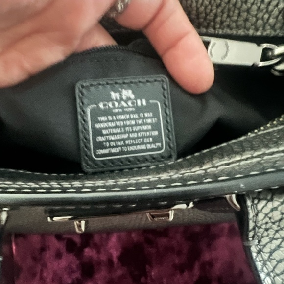 Coach Swagger - Picture 9 of 10